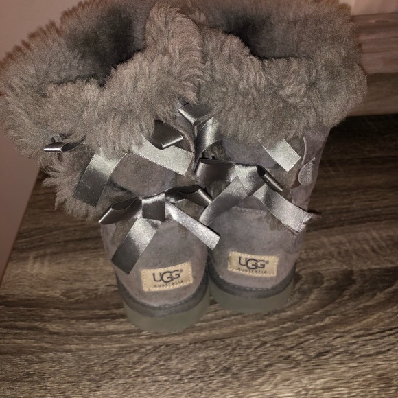 Gray bailey bow ugg boots - Picture 6 of 7